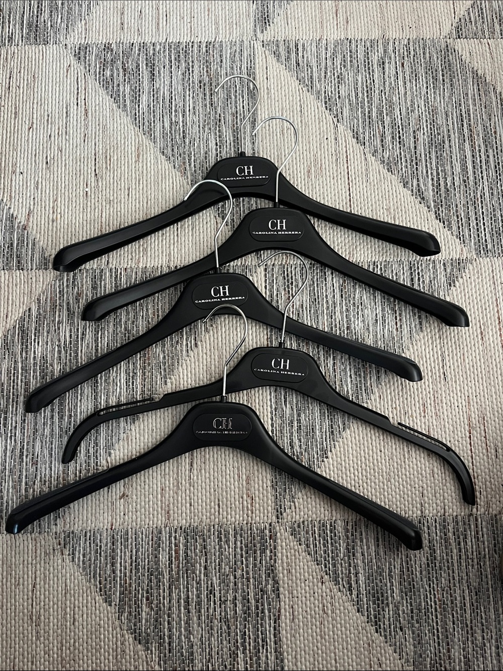 5 CH Carolina Herrera hangers